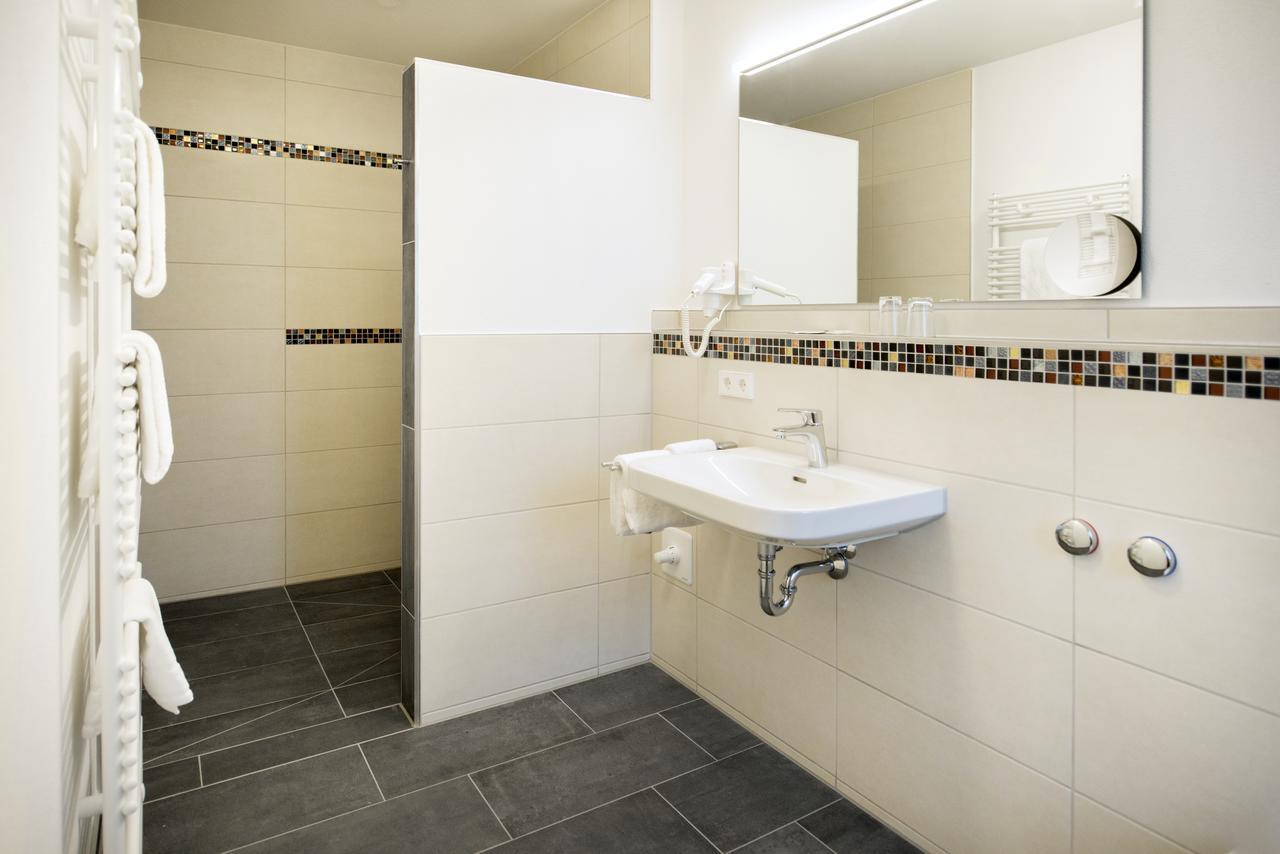 Gasthof Linde - Hotel Blum Unterroth Exteriör bild